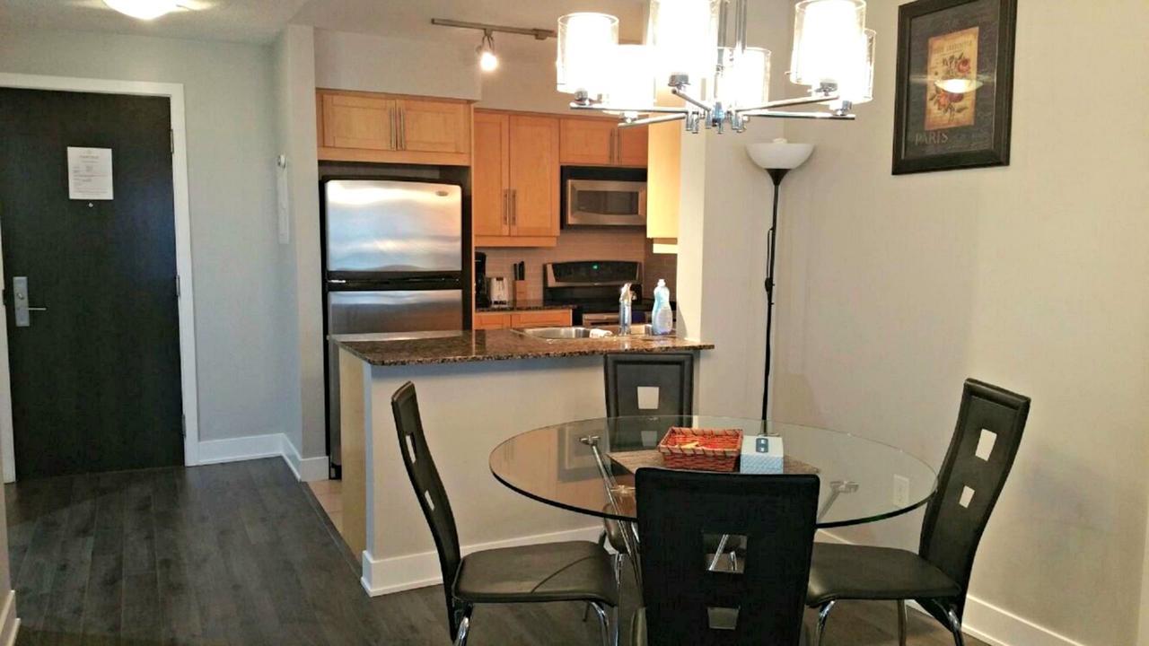 Blue Jays Aparment Apartment Toronto Bagian luar foto