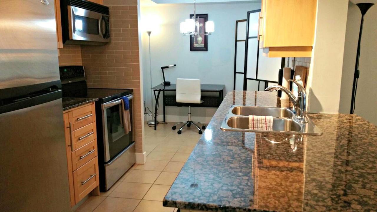 Blue Jays Aparment Apartment Toronto Bagian luar foto