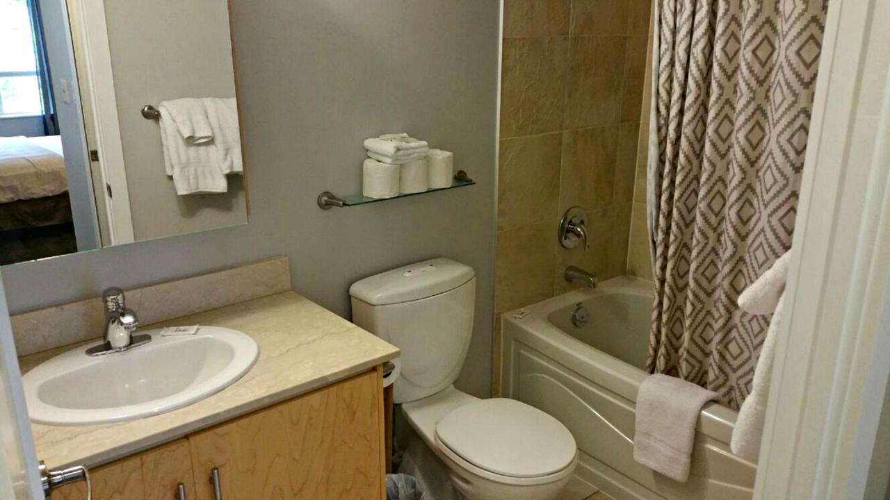 Blue Jays Aparment Apartment Toronto Bagian luar foto